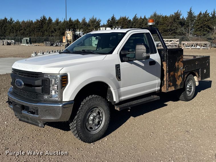 2018 Ford F250 Super Duty XL flatbed pickup truck