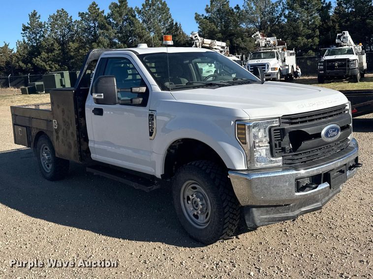 image for item FB7203 2018 Ford F250 Super Duty XL flatbed pickup truck