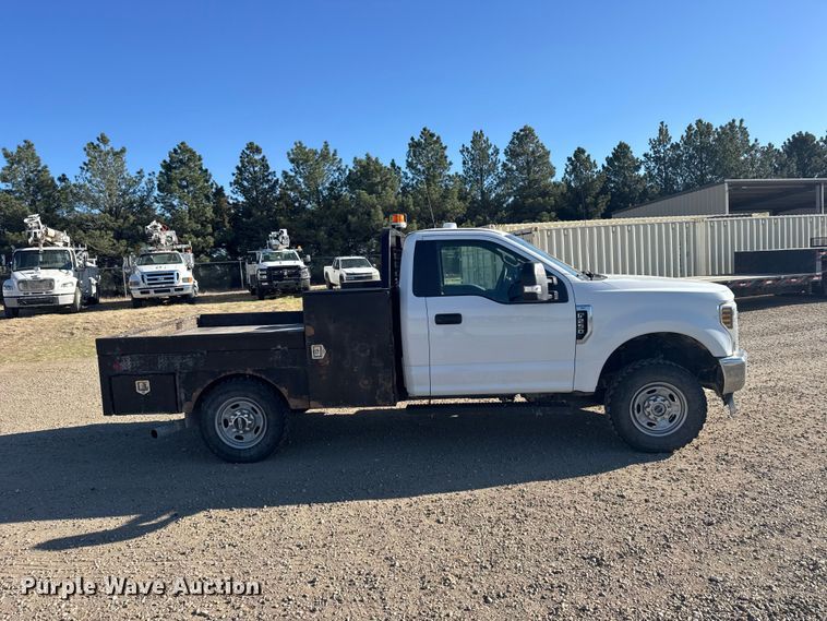 image for item FB7203 2018 Ford F250 Super Duty XL flatbed pickup truck