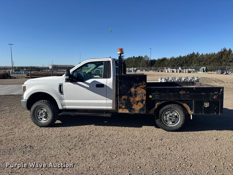 image for item FB7203 2018 Ford F250 Super Duty XL flatbed pickup truck