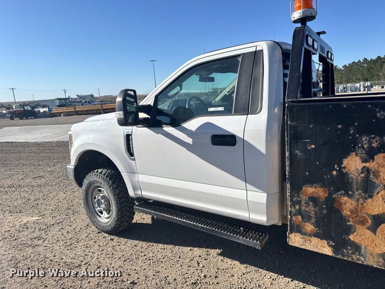image for item FB7203 2018 Ford F250 Super Duty XL flatbed pickup truck