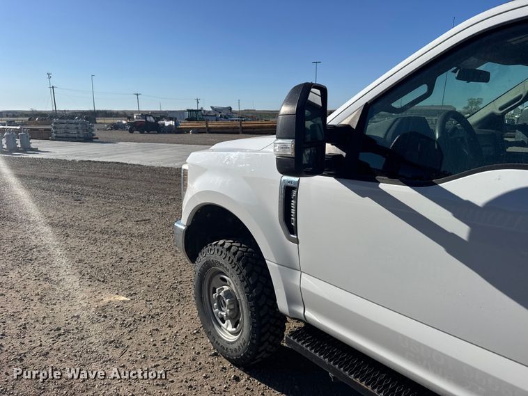 image for item FB7203 2018 Ford F250 Super Duty XL flatbed pickup truck