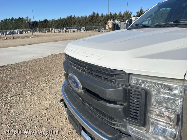 image for item FB7203 2018 Ford F250 Super Duty XL flatbed pickup truck