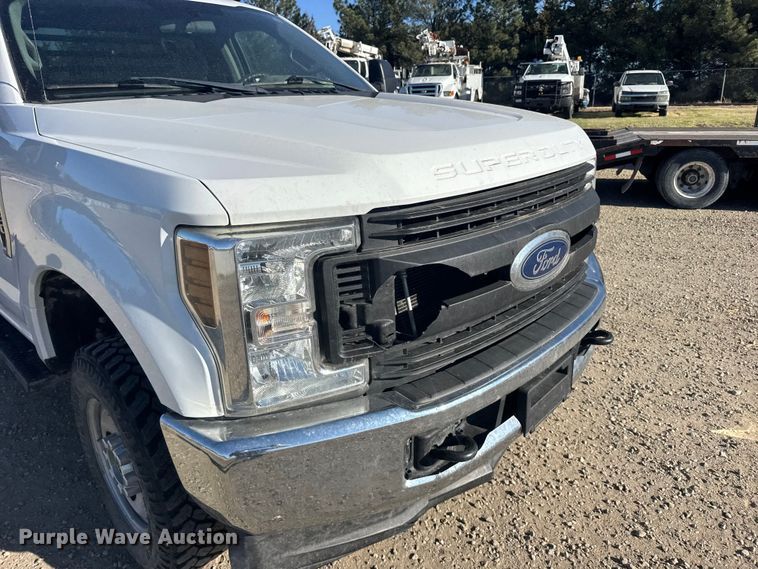 image for item FB7203 2018 Ford F250 Super Duty XL flatbed pickup truck