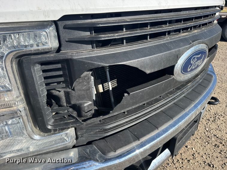 image for item FB7203 2018 Ford F250 Super Duty XL flatbed pickup truck