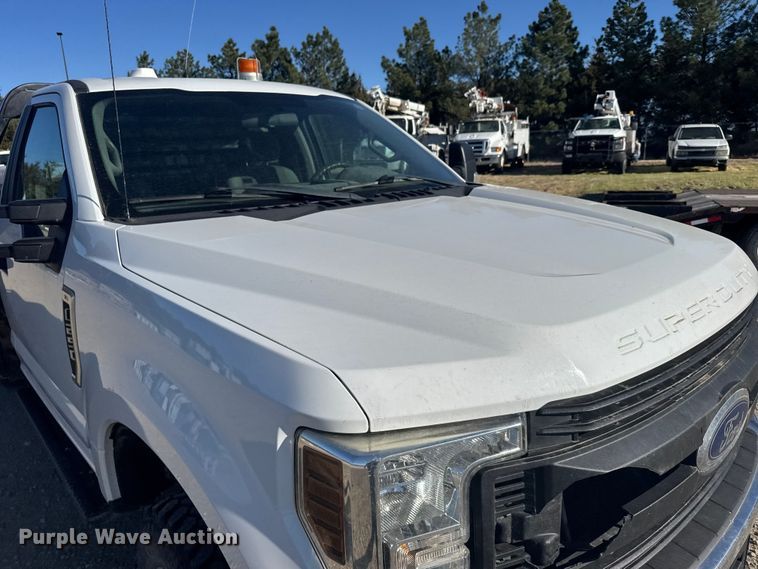 image for item FB7203 2018 Ford F250 Super Duty XL flatbed pickup truck