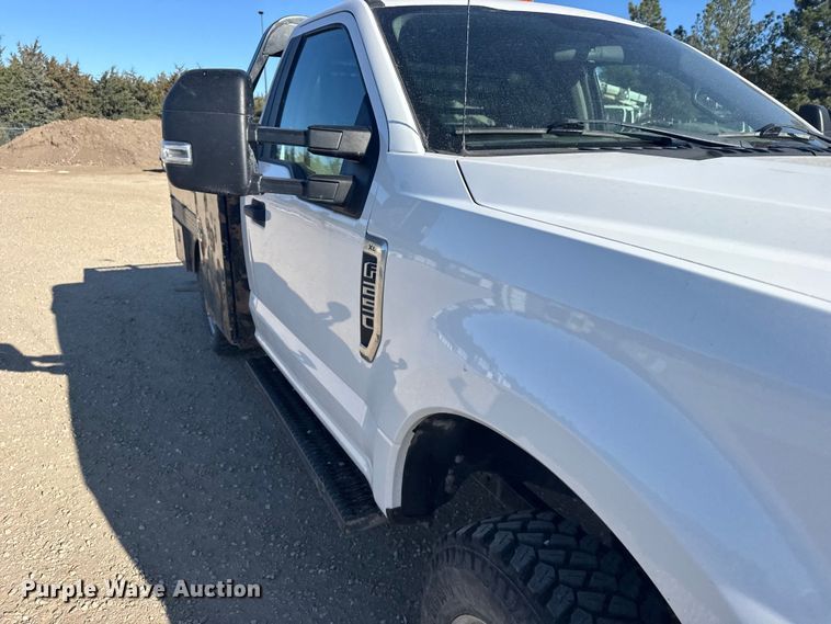image for item FB7203 2018 Ford F250 Super Duty XL flatbed pickup truck
