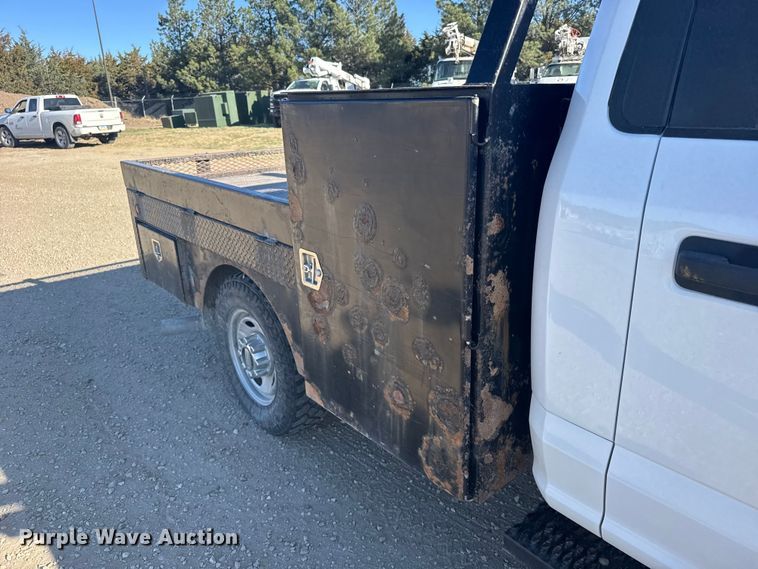 image for item FB7203 2018 Ford F250 Super Duty XL flatbed pickup truck
