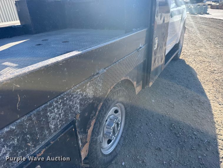 image for item FB7203 2018 Ford F250 Super Duty XL flatbed pickup truck