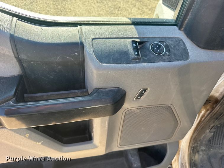 image for item FB7203 2018 Ford F250 Super Duty XL flatbed pickup truck