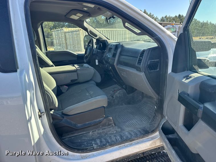 image for item FB7203 2018 Ford F250 Super Duty XL flatbed pickup truck