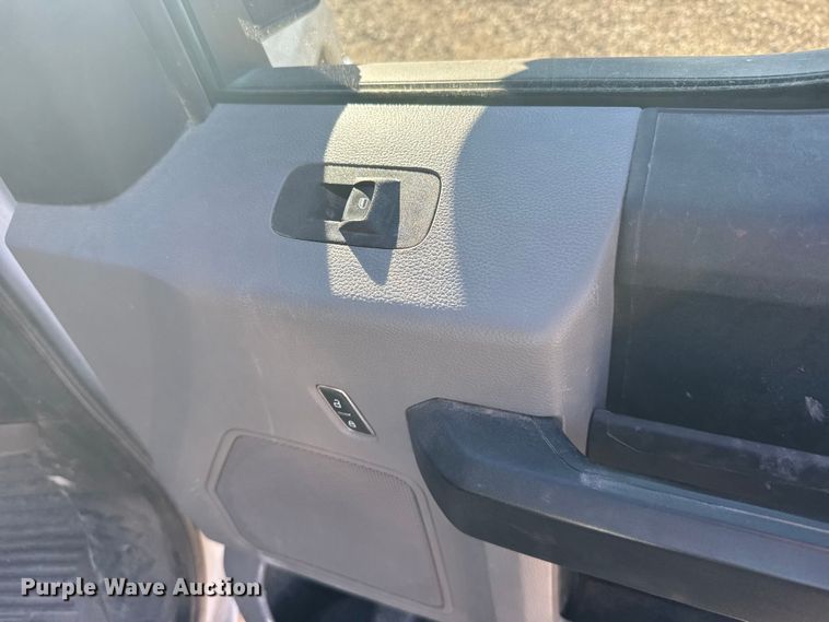image for item FB7203 2018 Ford F250 Super Duty XL flatbed pickup truck