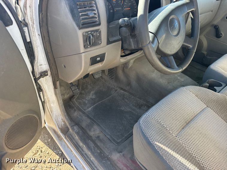 image for item FB7206 2005 Chevrolet Colorado Ext. Cab pickup truck