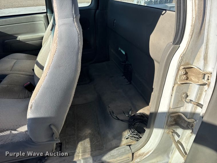 image for item FB7206 2005 Chevrolet Colorado Ext. Cab pickup truck