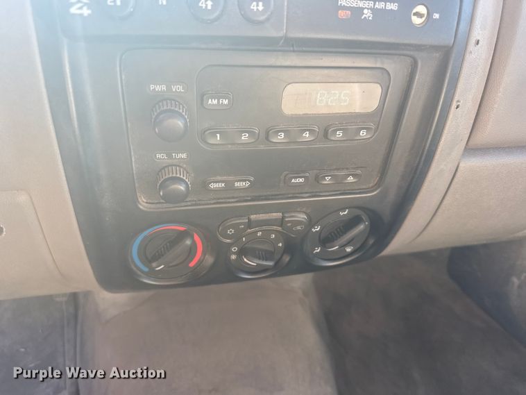 image for item FB7206 2005 Chevrolet Colorado Ext. Cab pickup truck