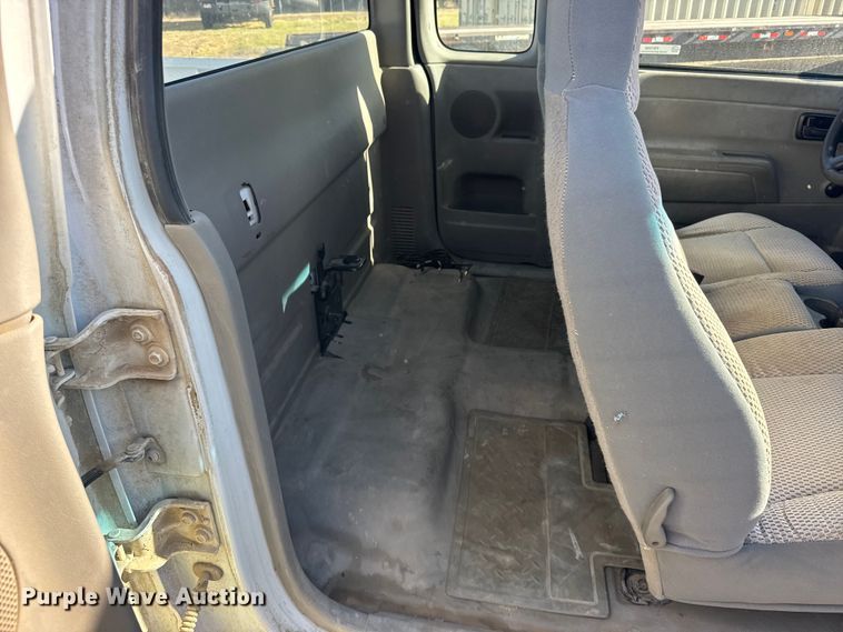 image for item FB7206 2005 Chevrolet Colorado Ext. Cab pickup truck