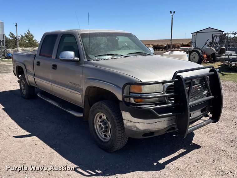image for item FB7213 2002 GMC Sierra 2500HD Crew Cab pickup truck