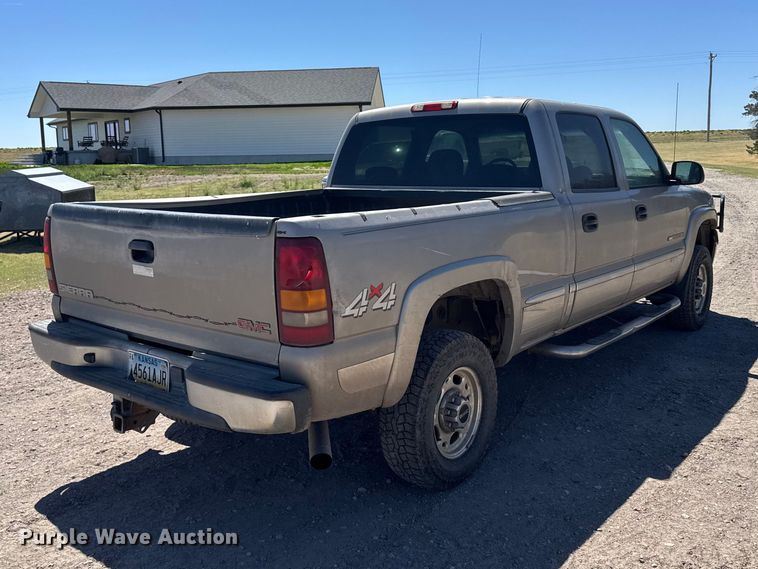 image for item FB7213 2002 GMC Sierra 2500HD Crew Cab pickup truck