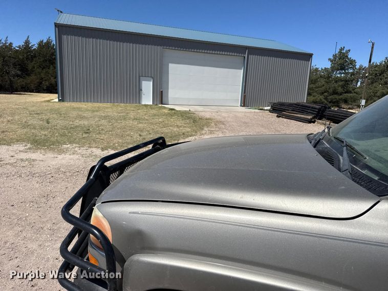image for item FB7213 2002 GMC Sierra 2500HD Crew Cab pickup truck