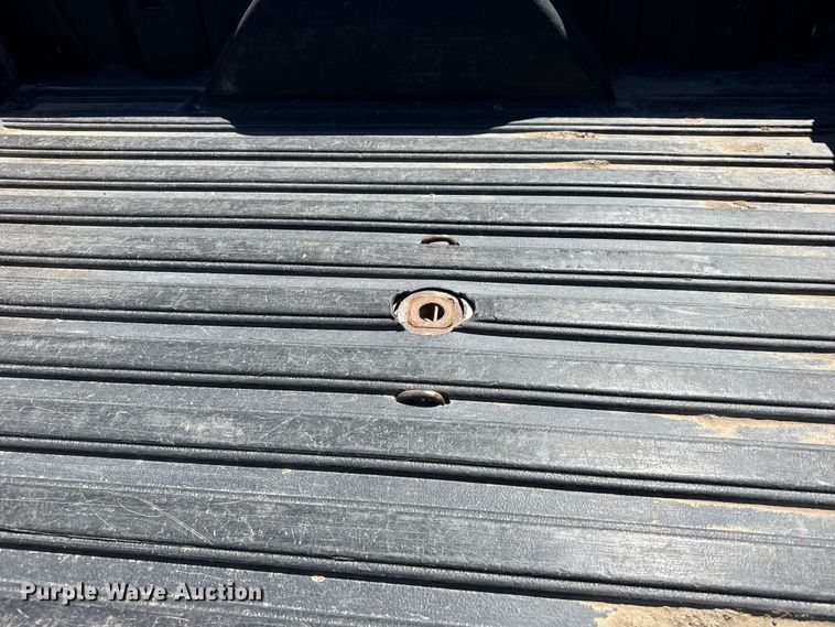 image for item FB7213 2002 GMC Sierra 2500HD Crew Cab pickup truck