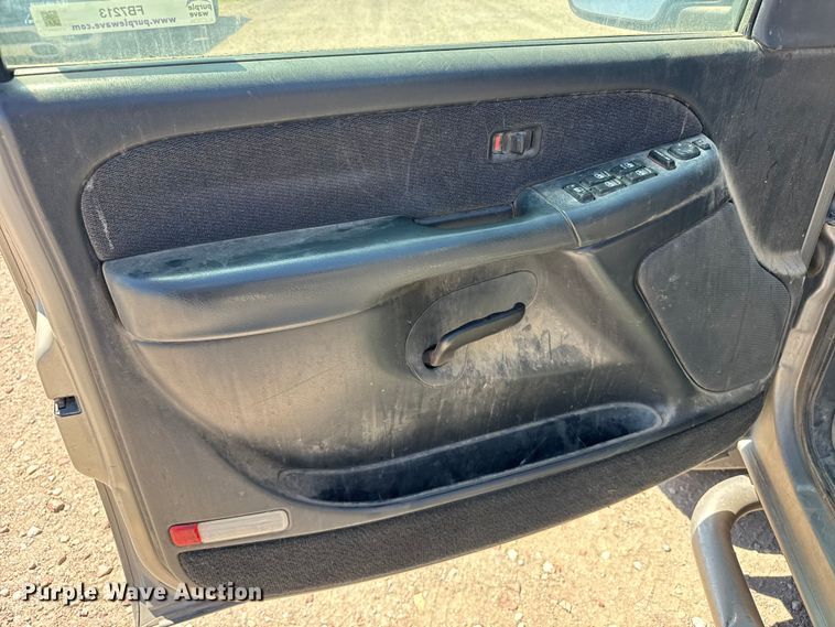 image for item FB7213 2002 GMC Sierra 2500HD Crew Cab pickup truck