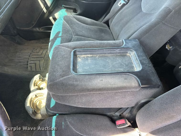 image for item FB7213 2002 GMC Sierra 2500HD Crew Cab pickup truck