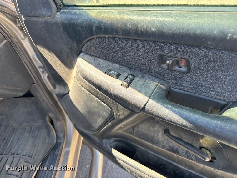 image for item FB7213 2002 GMC Sierra 2500HD Crew Cab pickup truck