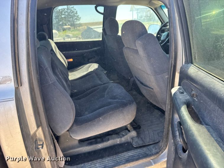 image for item FB7213 2002 GMC Sierra 2500HD Crew Cab pickup truck