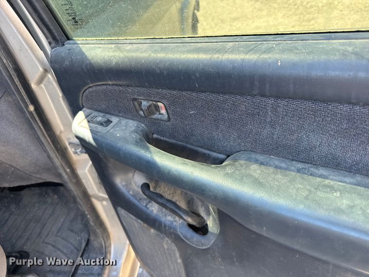 image for item FB7213 2002 GMC Sierra 2500HD Crew Cab pickup truck