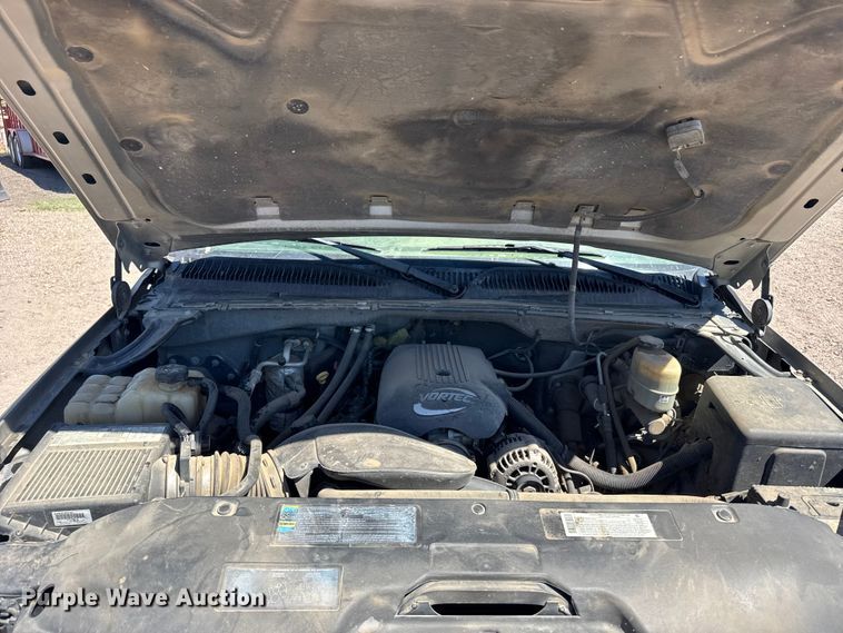 image for item FB7213 2002 GMC Sierra 2500HD Crew Cab pickup truck