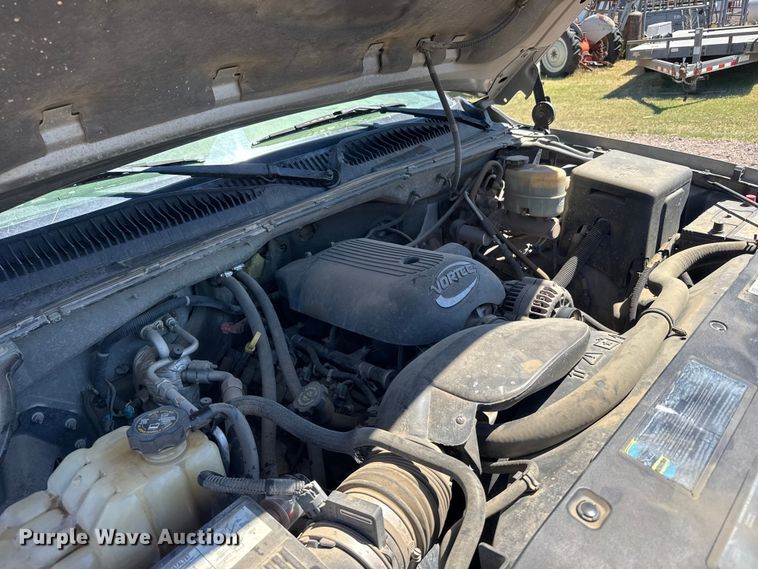 image for item FB7213 2002 GMC Sierra 2500HD Crew Cab pickup truck