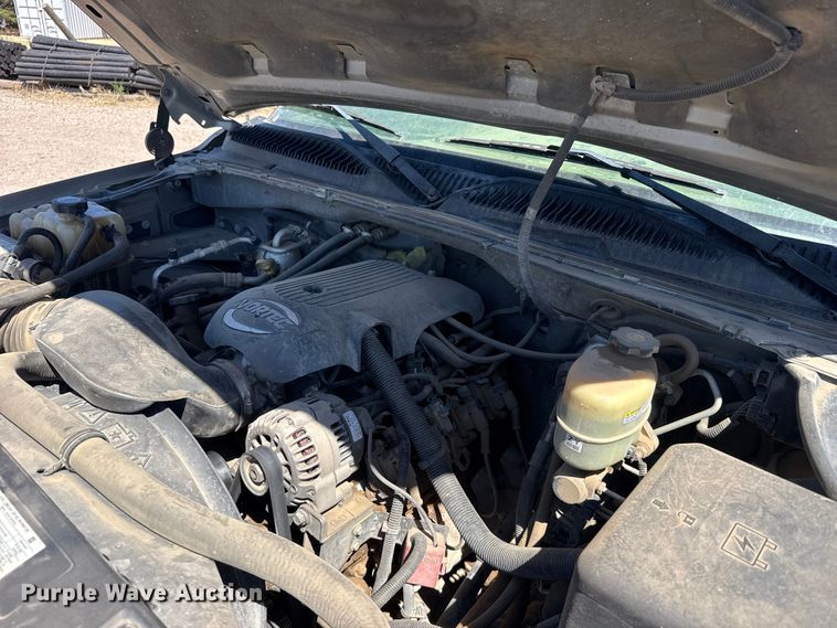 image for item FB7213 2002 GMC Sierra 2500HD Crew Cab pickup truck