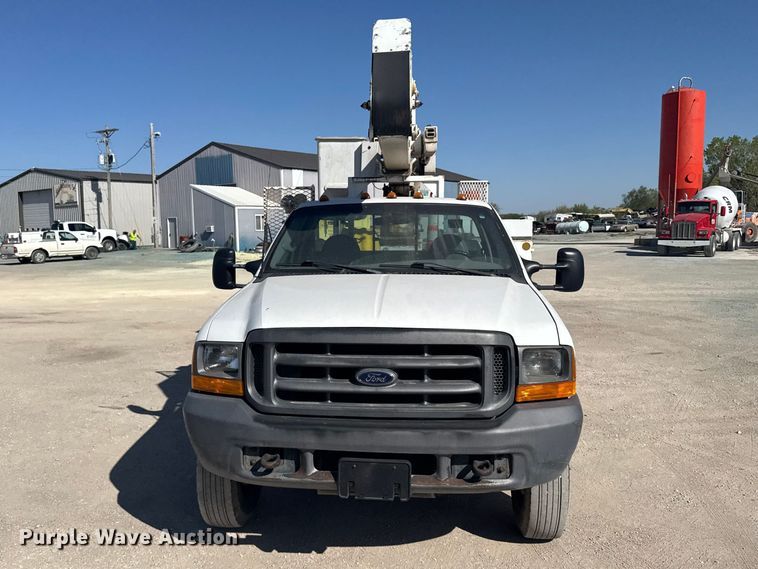 image for item FB7241 2000 Ford F550 Super Duty bucket truck