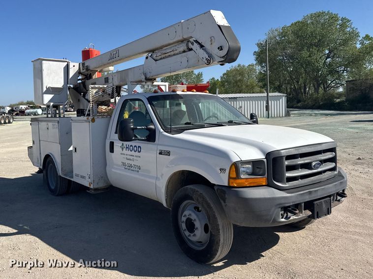image for item FB7241 2000 Ford F550 Super Duty bucket truck