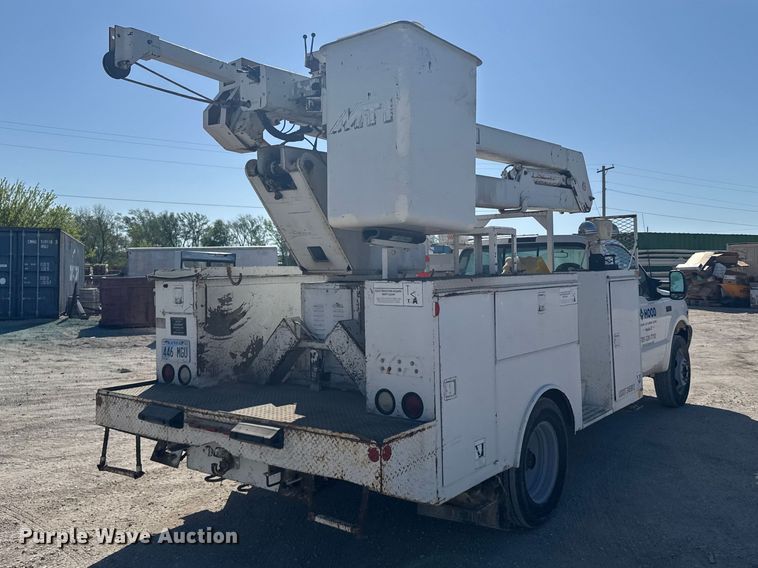 image for item FB7241 2000 Ford F550 Super Duty bucket truck