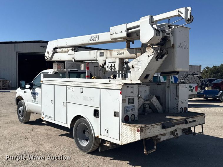 image for item FB7241 2000 Ford F550 Super Duty bucket truck