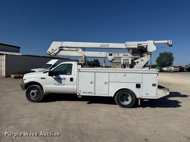 image for item FB7241 2000 Ford F550 Super Duty bucket truck