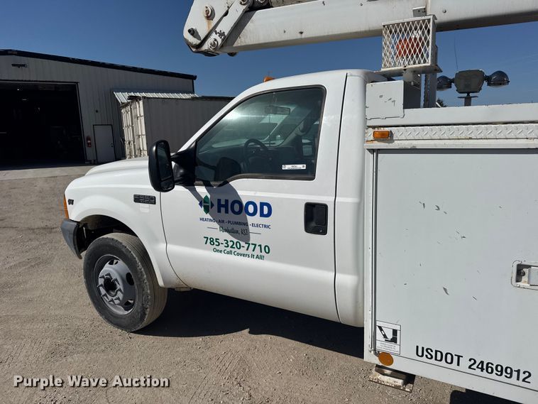 image for item FB7241 2000 Ford F550 Super Duty bucket truck