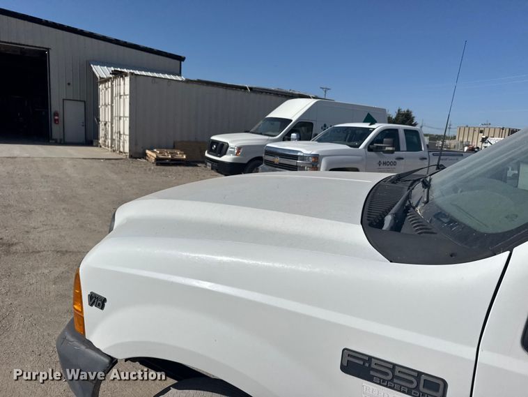 image for item FB7241 2000 Ford F550 Super Duty bucket truck