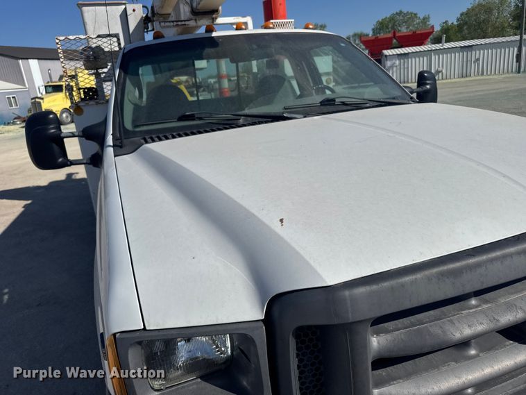 image for item FB7241 2000 Ford F550 Super Duty bucket truck