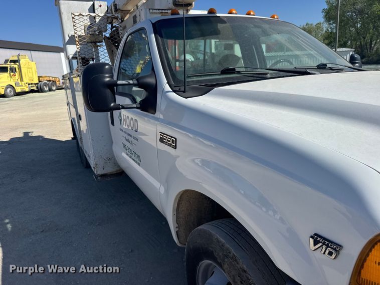 image for item FB7241 2000 Ford F550 Super Duty bucket truck