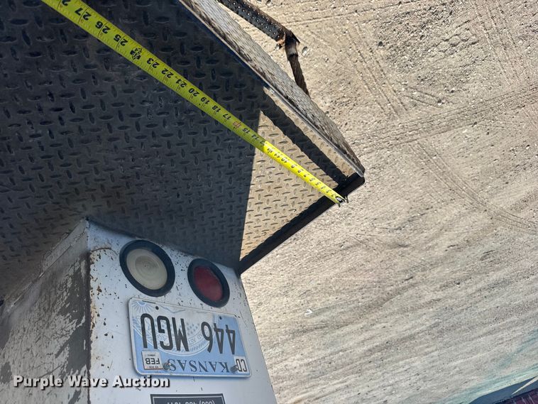 image for item FB7241 2000 Ford F550 Super Duty bucket truck