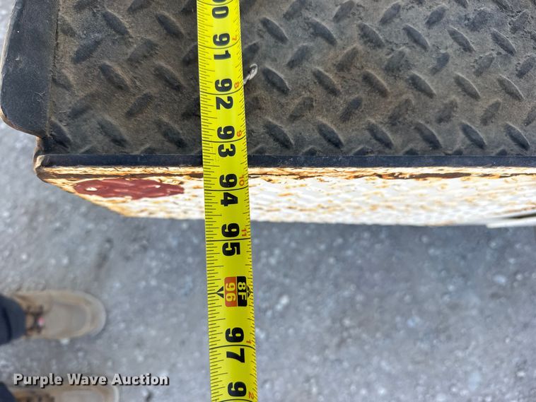 image for item FB7241 2000 Ford F550 Super Duty bucket truck