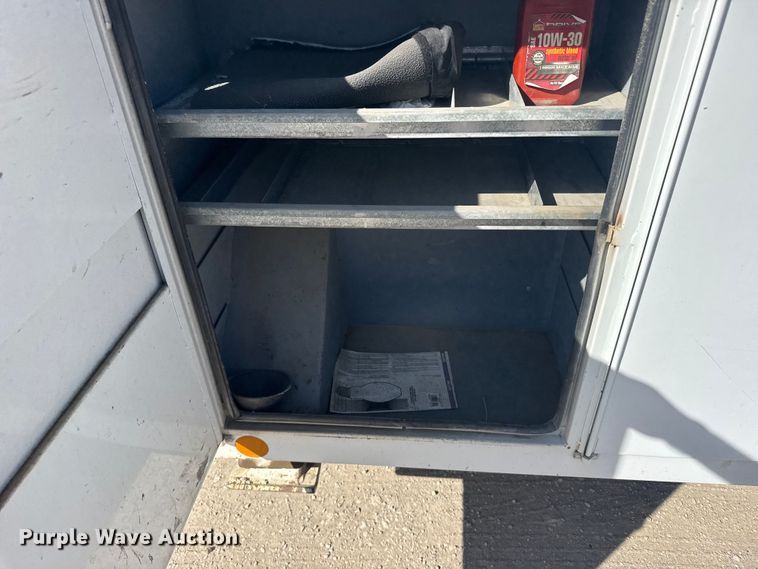 image for item FB7241 2000 Ford F550 Super Duty bucket truck