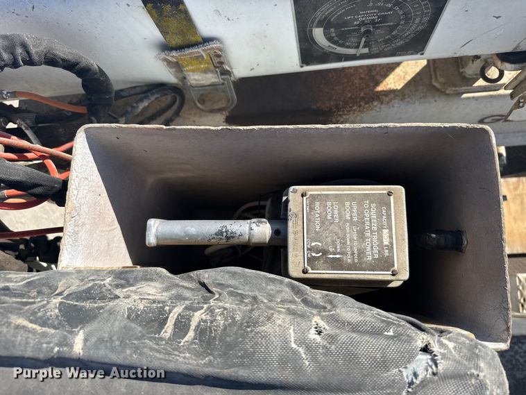 image for item FB7241 2000 Ford F550 Super Duty bucket truck