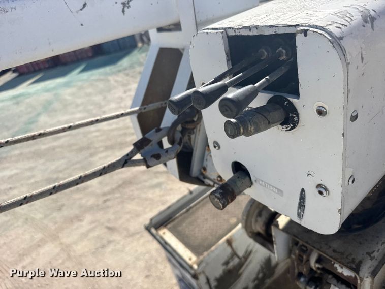 image for item FB7241 2000 Ford F550 Super Duty bucket truck