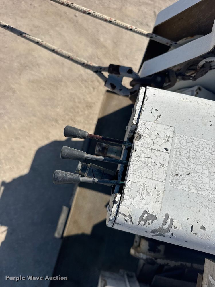 image for item FB7241 2000 Ford F550 Super Duty bucket truck