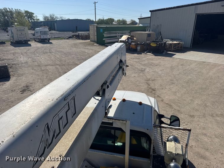 image for item FB7241 2000 Ford F550 Super Duty bucket truck