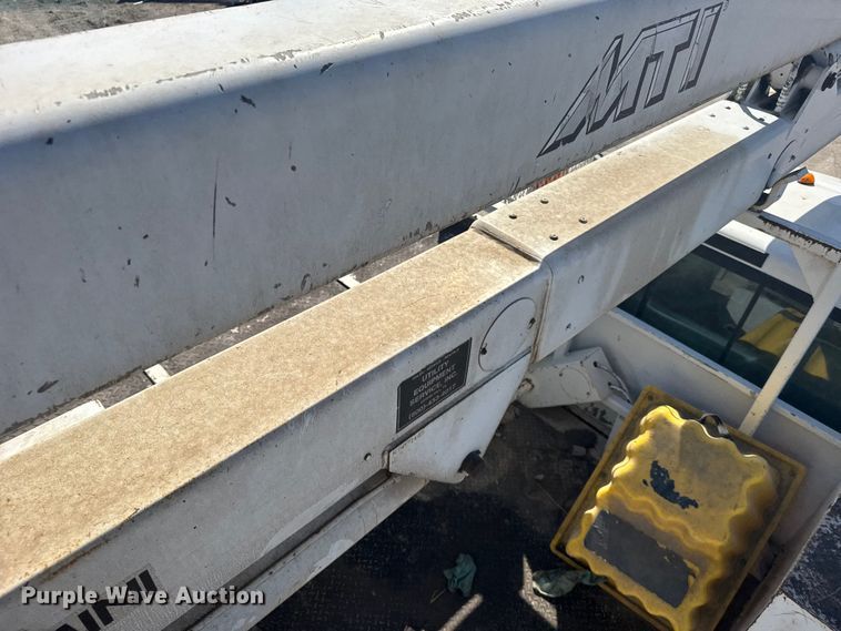 image for item FB7241 2000 Ford F550 Super Duty bucket truck