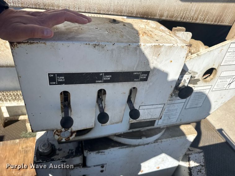 image for item FB7241 2000 Ford F550 Super Duty bucket truck